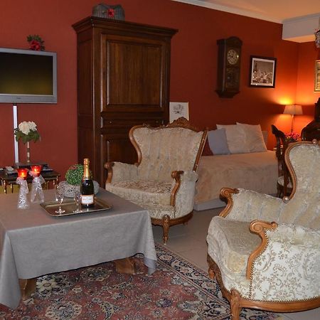 Charming Poppy Hotel Ypres Room photo